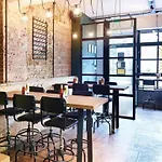 Beautifully Designed Studio With Full Kitchen
